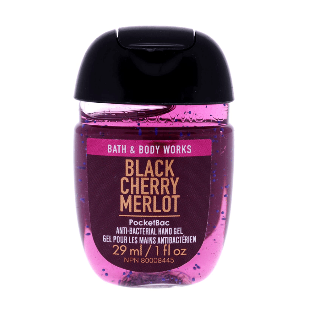 Un emballage transparent rempli d’un gel mauve avec des billes bleues et ayant un couvercle noir, le tout sur fond blanc