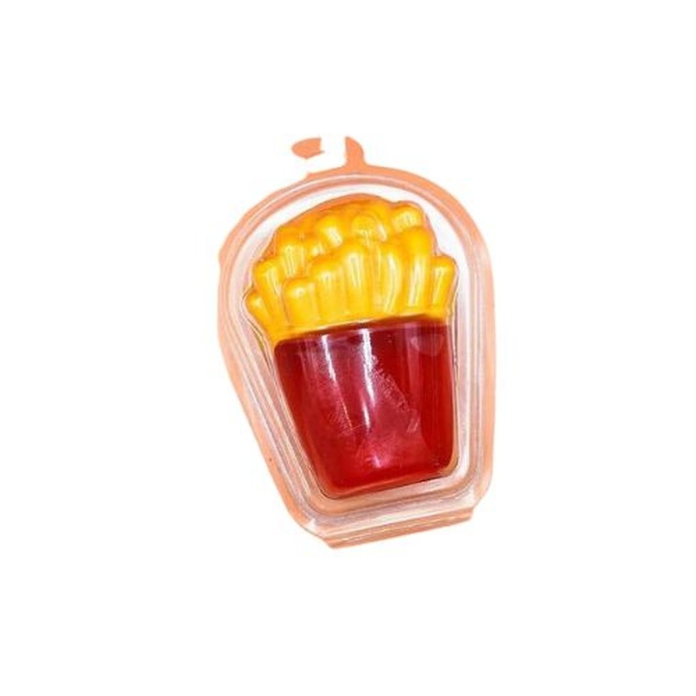 Un emballage transparent sur fond blanc avec un bonbon jaune et rouge en forme de packs de frites