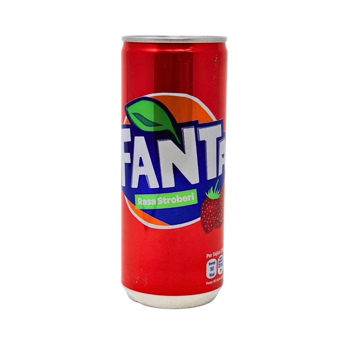 Une canette rouge sur fond blanc avec le logo Fanta au centre et 2 fraises en bas à droite