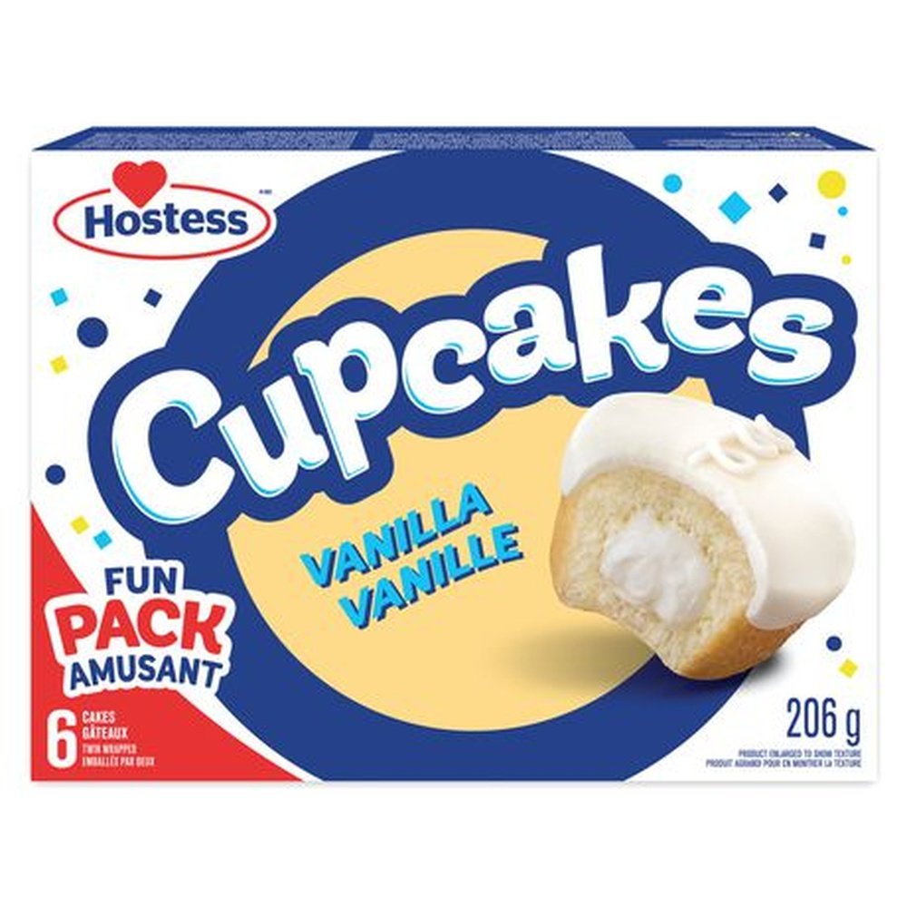 Un carton blanc et bleu sur fond blanc avec un cupcake nature fourré d’une crème blanche et un glaçage blanc 