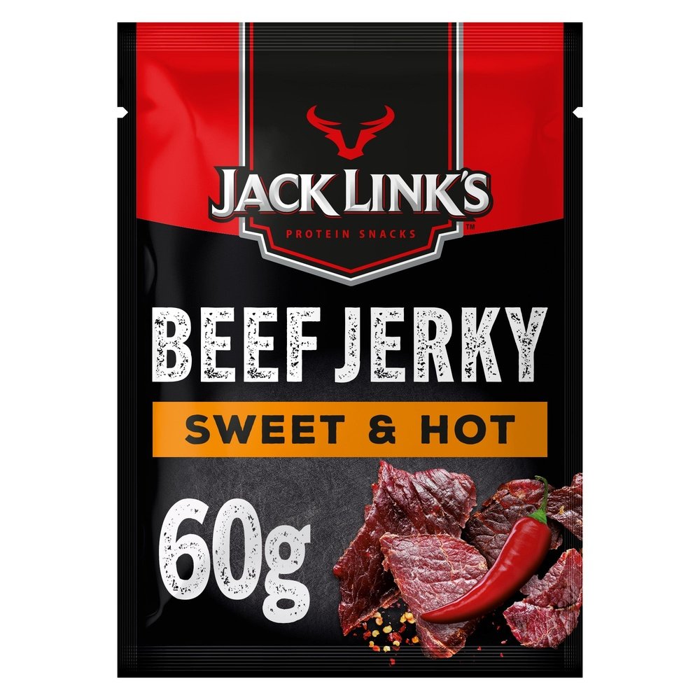 Un emballage noir sur fond blanc avec des morceaux de viandes séchées avec devant un petit piment rouge