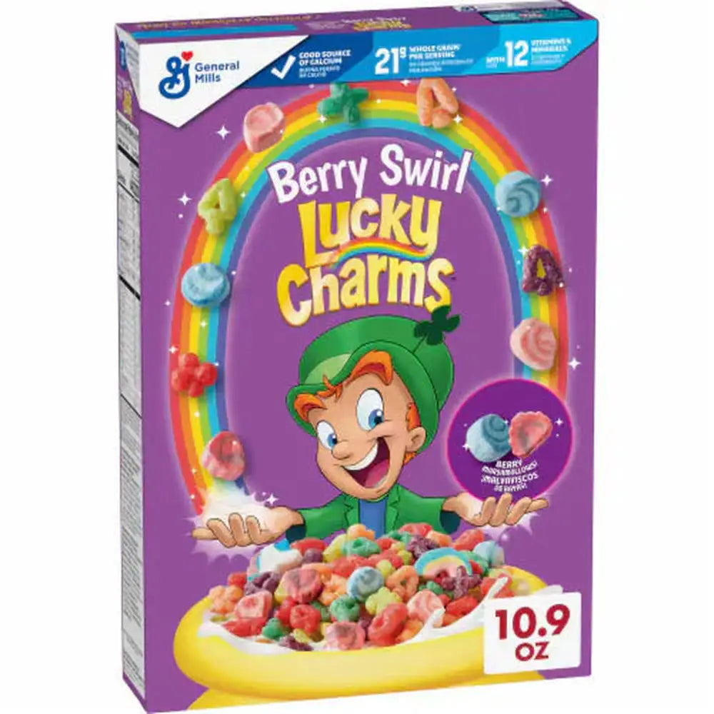 Un carton mauve sur fond blanc avec un bol jaune rempli de céréales et un petit lutin habillé en vert avec un arc-en-ciel au-dessus de lui avec plein de petits marshmallows colorés