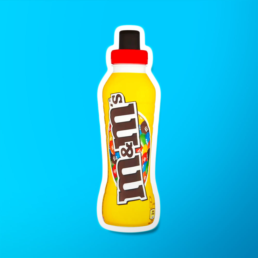 Une bouteille jaune sur fond bleu avec un couvercle rouge et brune, et au centre il y a un ovale rempli de M&M’s colorés