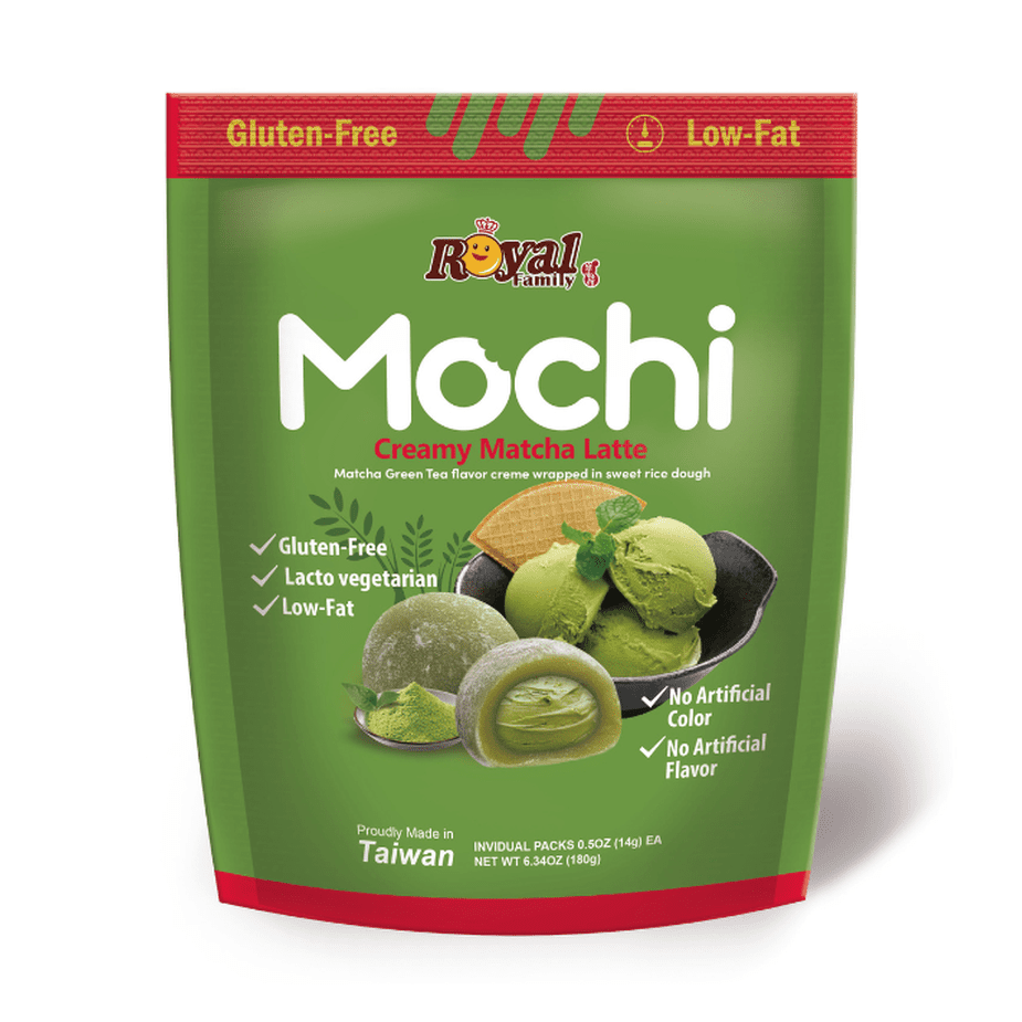 Un paquet vert sur fond blanc avec au centre 2 mochis verts, à gauche il y a de la poudre verte et à l’arrière il y a un bol avec des boules de glaces vertes