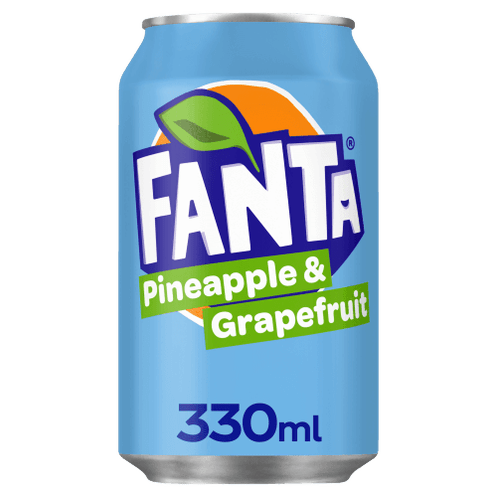 Une canette bleue sur fond blanc avec le logo Fanta et écrit en blanc dans un encadré vert « Pineapple & Grapefruit »