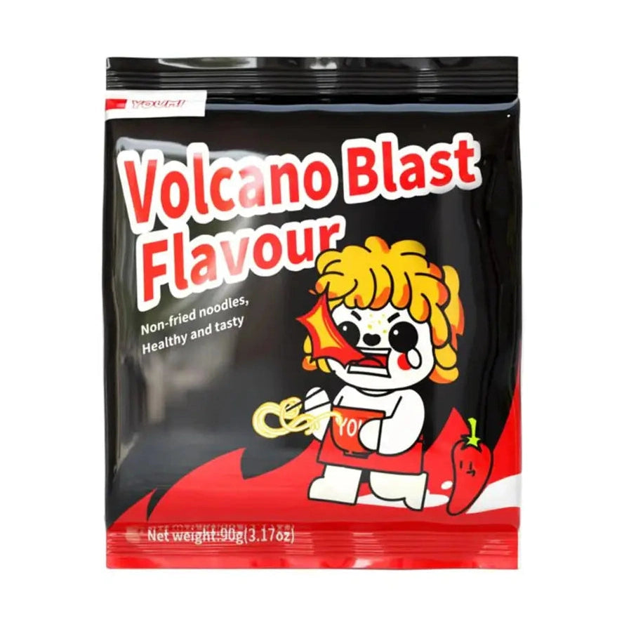 Un emballage rouge et noir avec un personnage qui crache du feu avec un bol rouge dans la main et un petit piment rouge, le tout sur fond blanc   