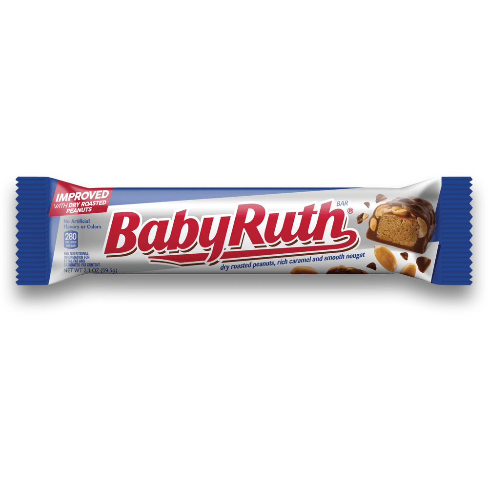 Un emballage gris aux extrémités bleues avec « Baby Ruth » écrit en rouge au centre et une barre chocolaté coupé avec des cacahuètes sur le côté droit. Le tout sur fond blanc