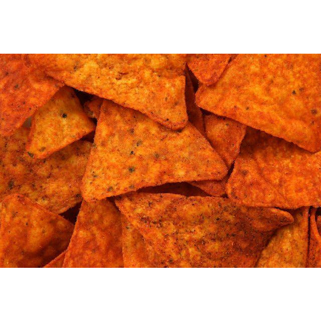 Un tas de chips orange et de forme triangulaire
