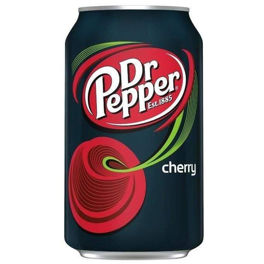 Une canette verte foncée sur fond blanc avec une grande cerise et sa tige verte qui entoure le logo blanc Dr Pepper 