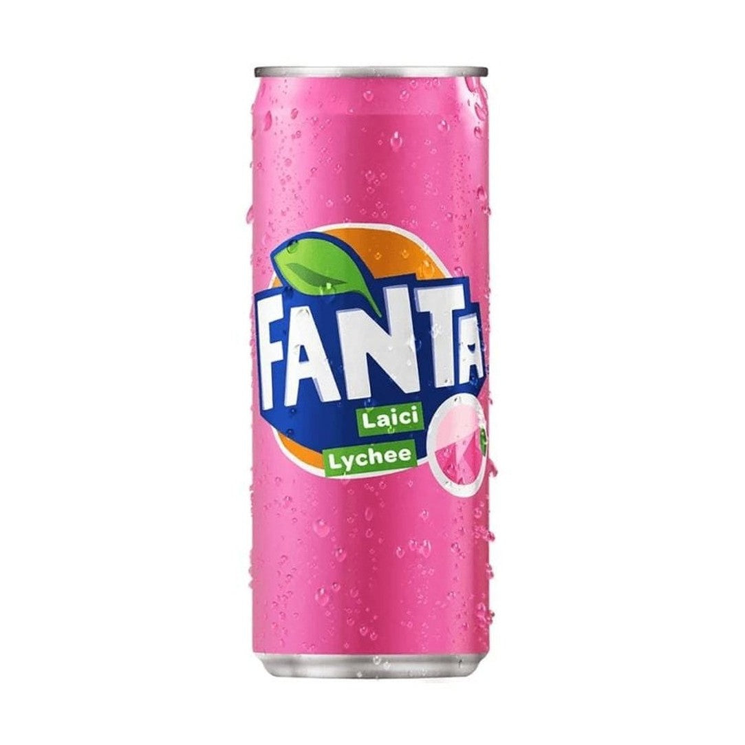 Une grande canette rose sur fond blanc avec le logo Fanta et un litchi rose à droite