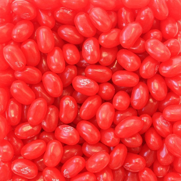 Un tas de bonbons en forme d'haricots rouge