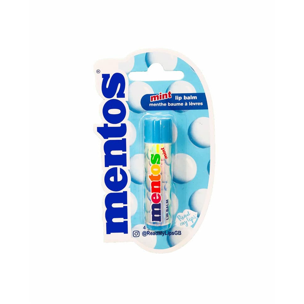 Un emballage bleu à droite il est écrit « mentos » en bleu et au centre il y a un baume à lèvres avec une étiquette bleue et il est écrit « mentos » avec les couleurs de l’arc-en-ciel