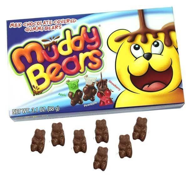 Un emballage bleu sur fond blanc avec à droite un ours jaune qui reçoit du chocolat et à coté 3 petits ours colorés entourés de chocolat. En-dessous du paquet 7 ours en chocolat