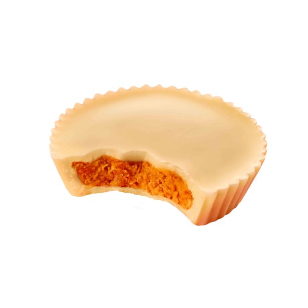 Un chocolat blanc en forme de cup, il est croqué et on y voit une pâte brune claire. Le tout sur fond blanc