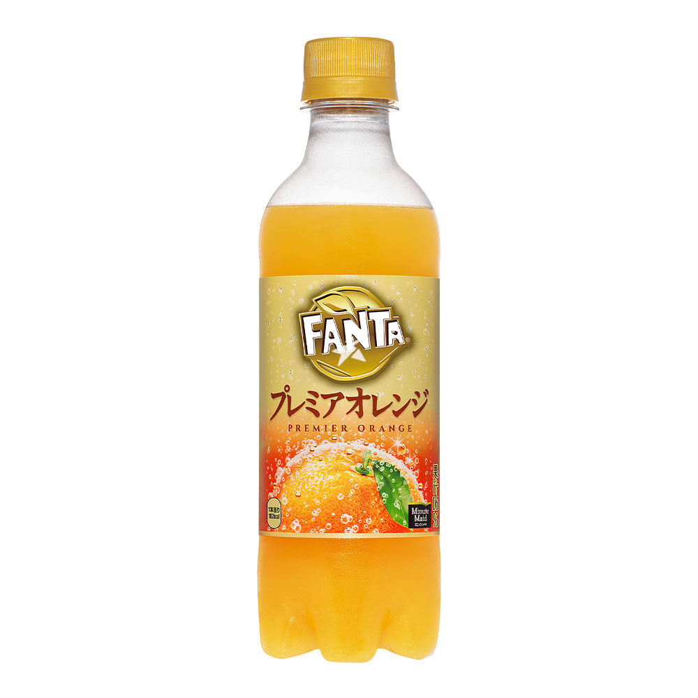 Une bouteille transparente avec une boisson jaune, un capuchon jaune et une étiquette jaune et orange avec une orange entourée de bulles
